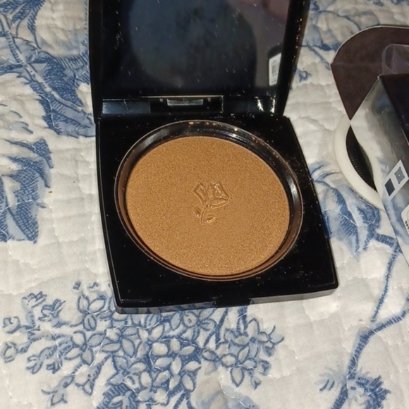 Lancome powder new - Picture 3 of 3